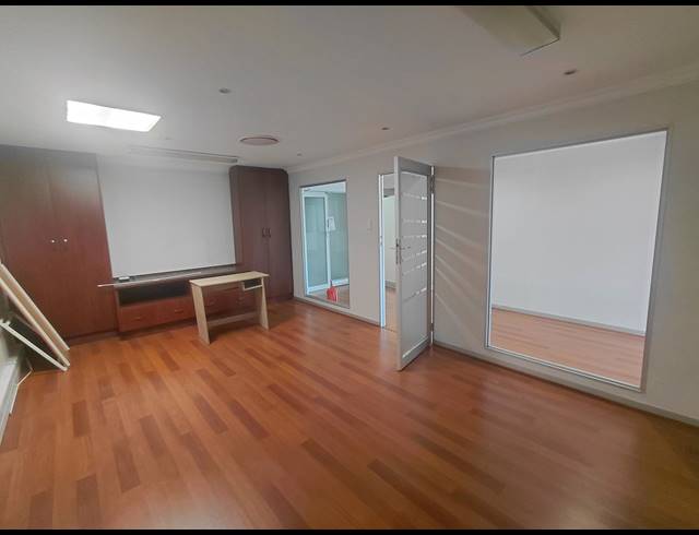 118M² OFFICE TO LET IN FOURWAYS